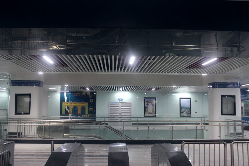 Gypsum, metal, acoustic, and baffle ceilings, delivered as a single accountable package.