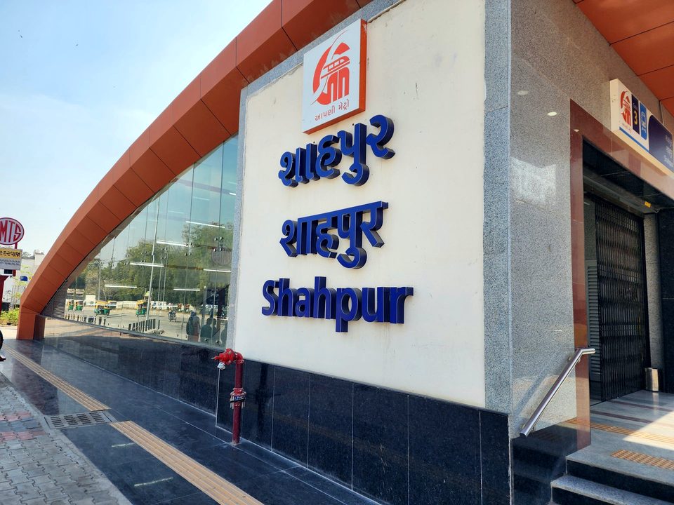 Glass, stainless steel, and ACP cladding systems, delivered as a single accountable package.